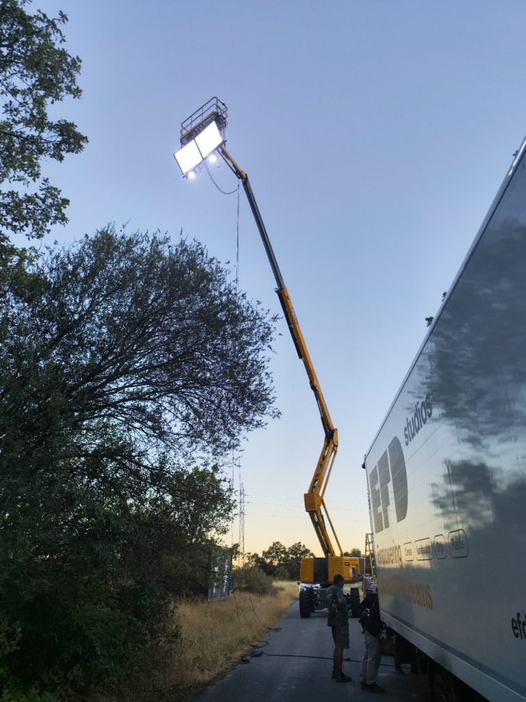 ARTD 26M en el rodaje de "pistachos" Plataforma articulada diésel 26M en el rodaje de cortometraje "pistachos"